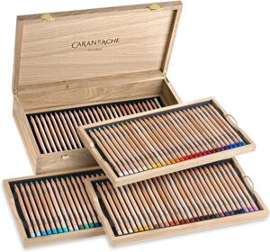 Caran d'Ache LUMINANCE 6901 Caja de 100 lápices de madera de roble claro